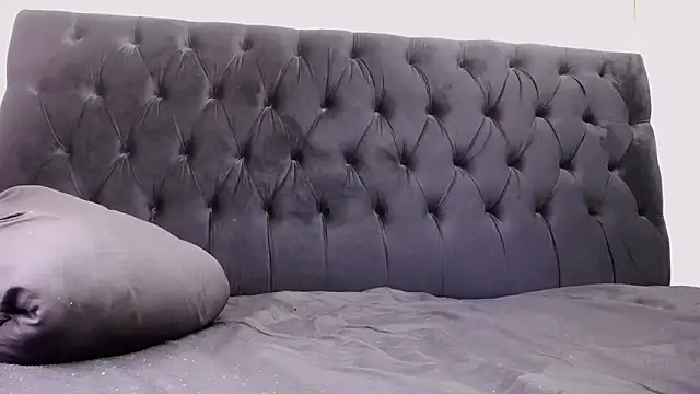 Snapshot of SpicyQueenxxxx chatting on 02.19.25 SpicyQueenxxxx online show from 02.19.25