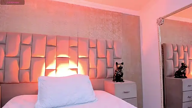 Snapshot of EmmaTorres_ chatting on 11.03.25 EmmaTorres online show from 11.03.25