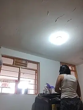 Snapshot of EmmaTorres_ chatting on 11.20.25 EmmaTorres online show from 11.20.25