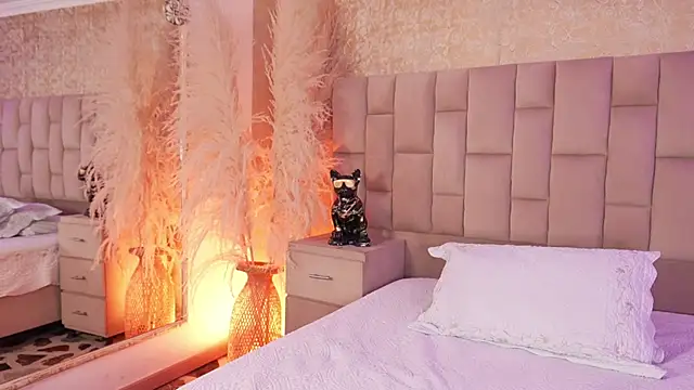 Snapshot of EmmaTorres_ chatting on 12.15.25 EmmaTorres online show from 12.15.25