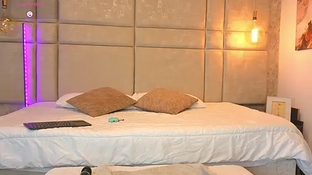 AlessiaLondon online show from 10.08.25