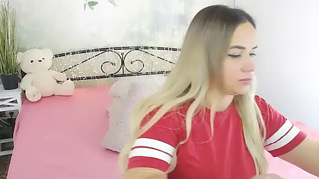 Snapshot of MilenaMiler_X chatting on 01.22.25 MilenaMiler X online show from 01.22.25