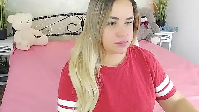 Snapshot of MilenaMiler_X chatting on 01.23.25 MilenaMiler X online show from 01.23.25