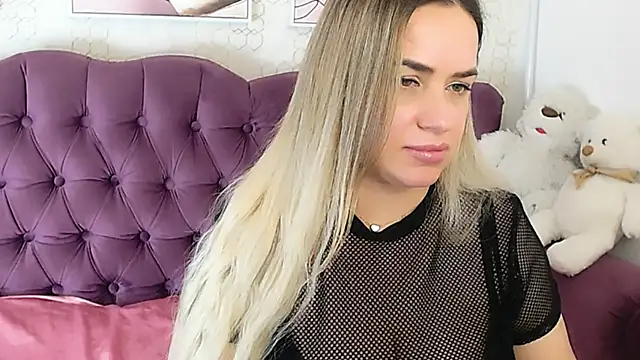 Snapshot of MilenaMiler_X chatting on 01.27.25 MilenaMiler X online show from 01.27.25