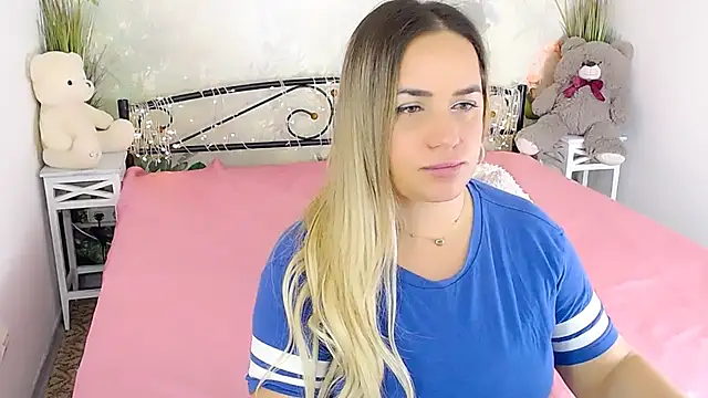 Snapshot of MilenaMiler_X chatting on 03.07.25 MilenaMiler X online show from 03.07.25