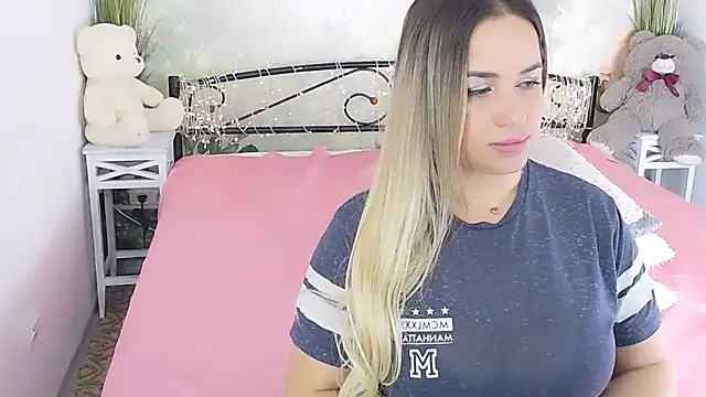 Snapshot of MilenaMiler_X chatting on 03.21.25 MilenaMiler X online show from 03.21.25