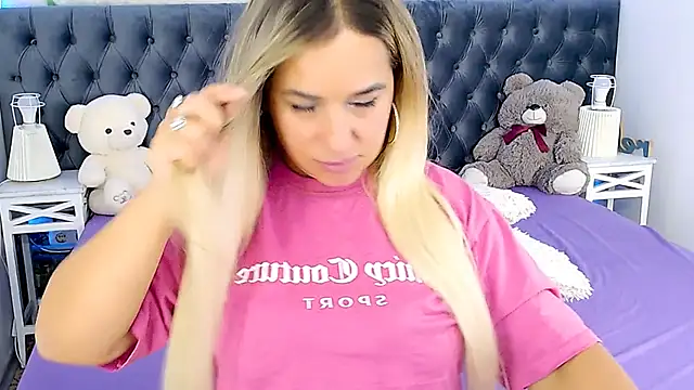 Snapshot of MilenaMiler_X chatting on 09.24.25 MilenaMiler X online show from 09.24.25