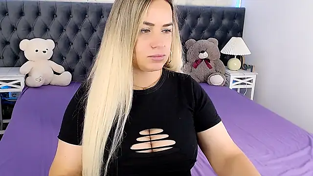 Snapshot of MilenaMiler_X chatting on 09.30.25 MilenaMiler X online show from 09.30.25