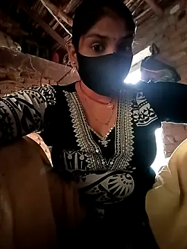 Snapshot of haymona chatting on 10.27.25 haymona online show from 10.27.25