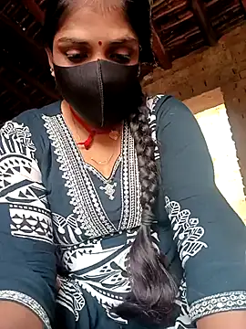 Snapshot of haymona chatting on 10.29.25 haymona online show from 10.29.25