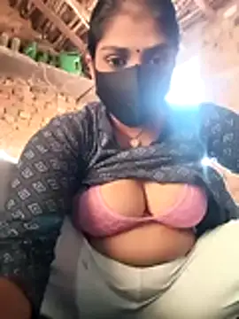 Snapshot of haymona chatting on 11.15.25 haymona online show from 11.15.25