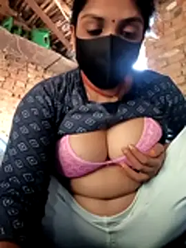 Snapshot of haymona chatting on 11.19.25 haymona online show from 11.19.25