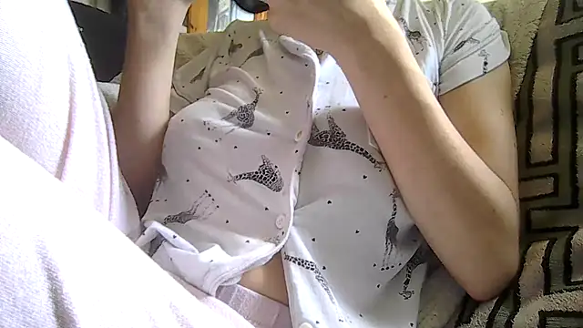 Snapshot of indie-rayne chatting on 06.30.26 indie-rayne online show from 06.30.26