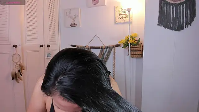 Snapshot of anaruiz_ chatting on 11.08.25 anaruiz online show from 11.08.25