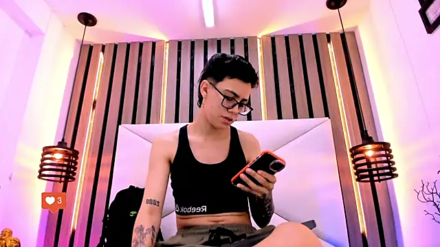 Cutie Shy  online show from 11.21.25