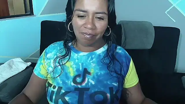 Snapshot of saggil23 chatting on 09.26.25 saggil23 online show from 09.26.25