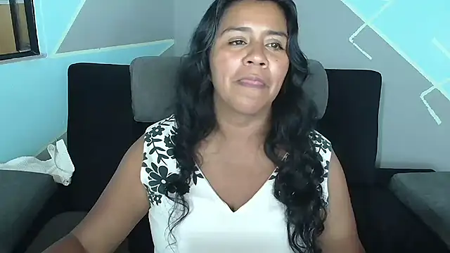 Snapshot of saggil23 chatting on 09.29.25 saggil23 online show from 09.29.25