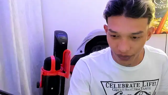 Snapshot of TommyGun_22 chatting on 12.22.25 TommyGun 22 online show from 12.22.25