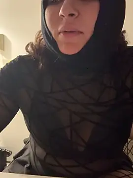 Snapshot of inesXV chatting on 10.18.25 inesXV online show from 10.18.25