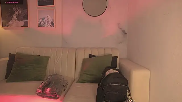 lara madisson online show from 10.24.25