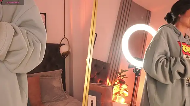 lara madisson online show from 11.15.25