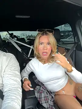 Snapshot of Lara_Bergmann chatting on 12.03.24 Lara Bergmann online show from 12.03.24