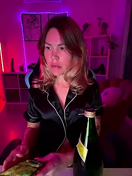 Snapshot of Lara_Bergmann chatting on 01.14.26 Lara Bergmann online show from 01.14.26