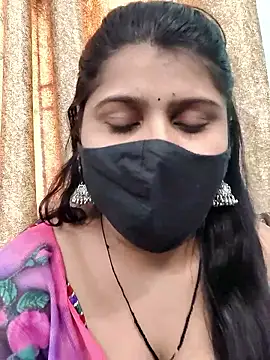 Snapshot of Hotty-simran chatting on 10.18.25 Hotty-simran online show from 10.18.25