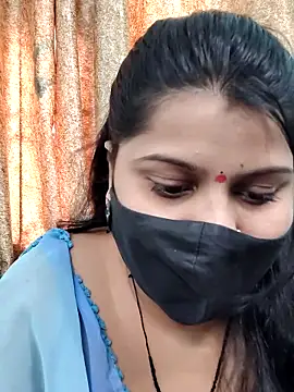 Snapshot of Hotty-simran chatting on 10.28.25 Hotty-simran online show from 10.28.25