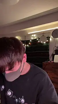 Snapshot of poketkuma chatting on 10.29.25 poketkuma online show from 10.29.25