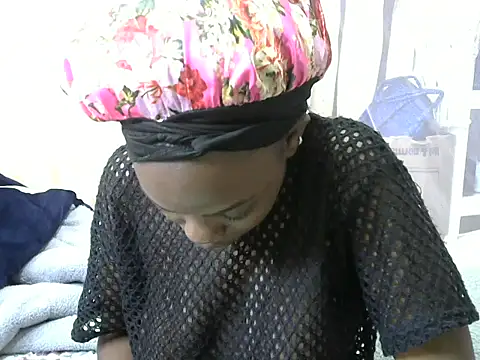 Snapshot of beauty_petite chatting on 05.05.26 beauty petite online show from 05.05.26
