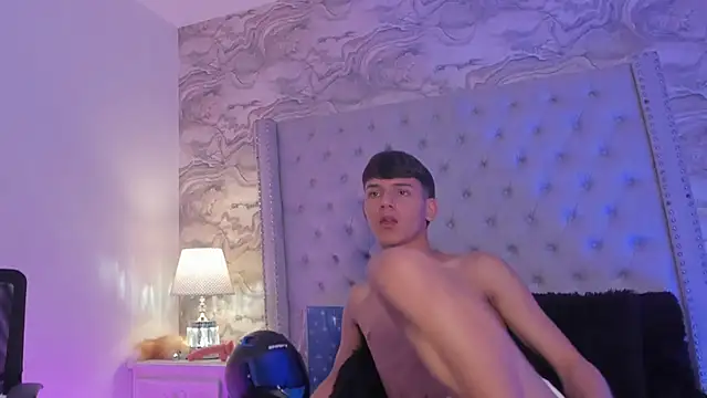 Snapshot of Kev_jenner chatting on 12.27.24 Kev jenner online show from 12.27.24