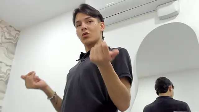 Snapshot of Kev_jenner chatting on 09.22.25 Kev jenner online show from 09.22.25