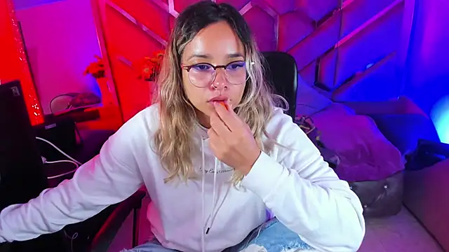 Olivia Fox69 online show from 11.29.25