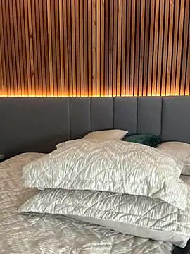 EmiilyAdams  online show from 11.04.25