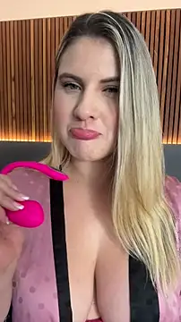 EmiilyAdams  online show from 02.20.26