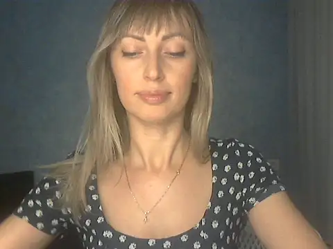 Snapshot of EffectMaya chatting on 12.21.25 EffectMaya online show from 12.21.25