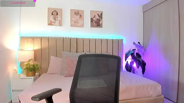 Victoria romanox online show from 11.18.25