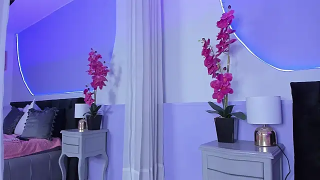 Julieta Cortes   online show from 01.23.25