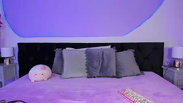 Julieta Cortes   online show from 09.29.25