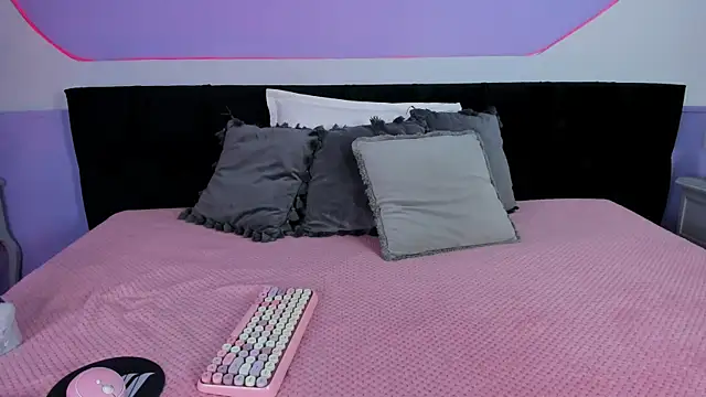 Julieta Cortes   online show from 12.01.25