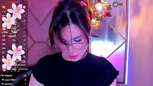 Snapshot of Yuri_Stars chatting on 02.05.25 Yuri Stars online show from 02.05.25