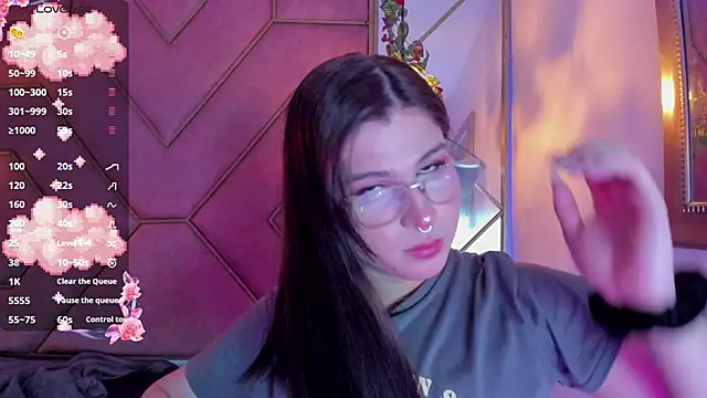 Snapshot of Yuri_Stars chatting on 02.21.25 Yuri Stars online show from 02.21.25