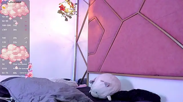 Snapshot of Yuri_Stars chatting on 03.06.25 Yuri Stars online show from 03.06.25