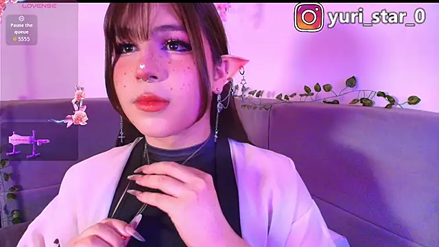 Snapshot of Yuri_Stars chatting on 11.15.25 Yuri Stars online show from 11.15.25