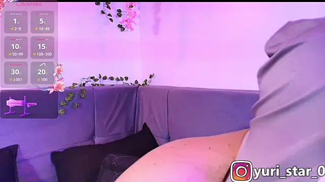 Snapshot of Yuri_Stars chatting on 11.25.25 Yuri Stars online show from 11.25.25