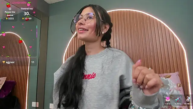 NayeCloud online show from 10.14.25