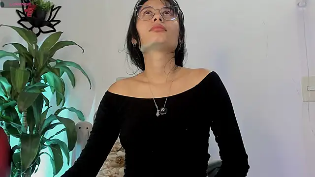 NayeCloud online show from 04.18.26