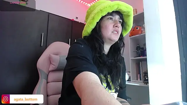 NewAgatha Bolton online show from 01.09.25