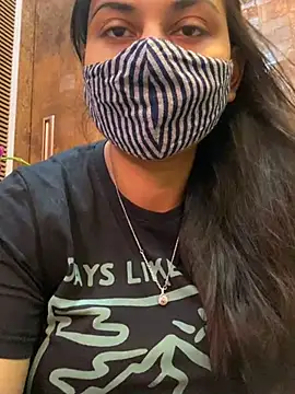 Snapshot of HaaniKaur chatting on 01.15.25 HaaniKaur online show from 01.15.25